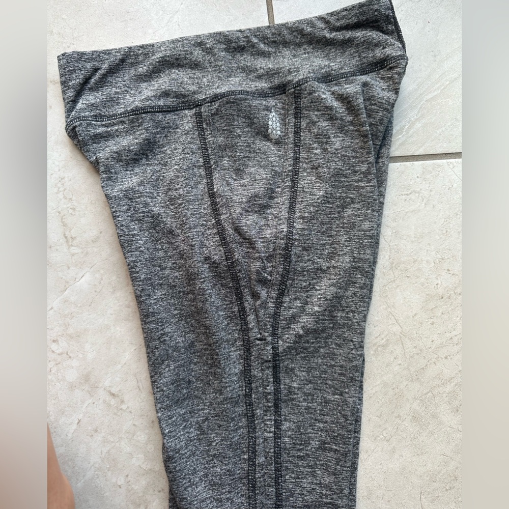 Free People Movement Infinity High rise Leggings cropped length  Side Cu… - Picture 5 of 6